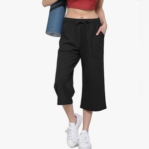 Womens Capri Pants Loose Yoga Pants - NWT
